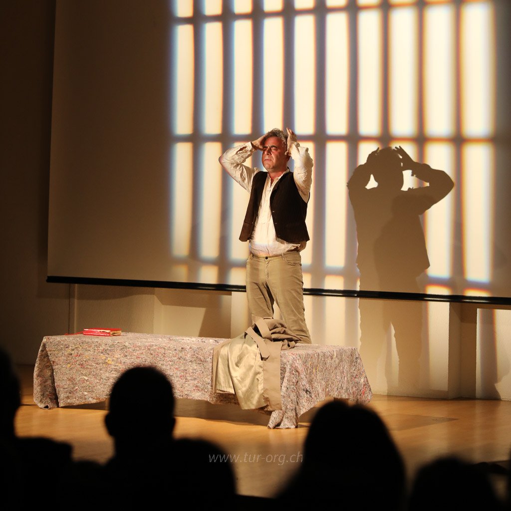 Nazım Hikmet RAN - Yurdaer Okur