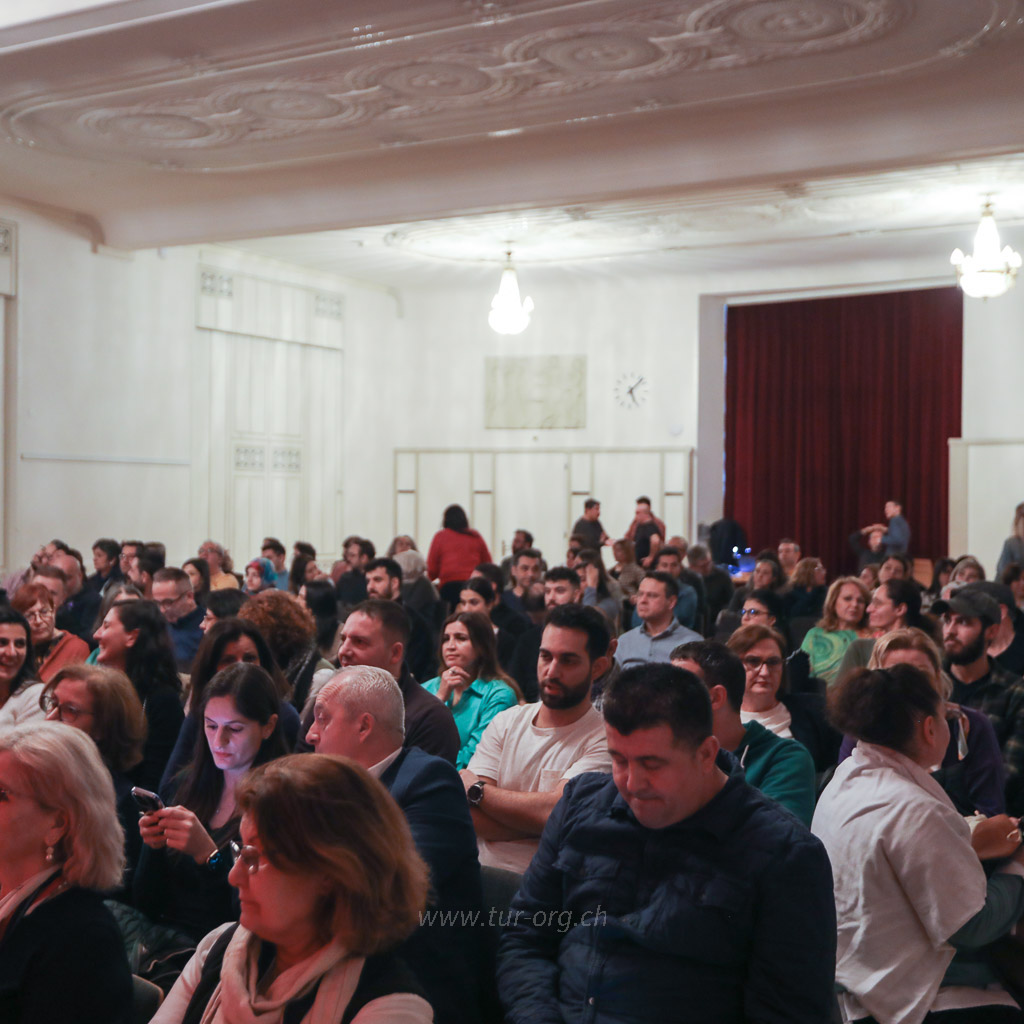 Nazım Hikmet RAN - Yurdaer Okur